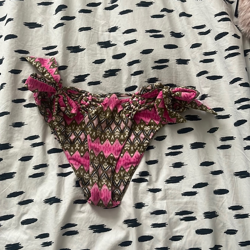 Frankie’s bikini bottom